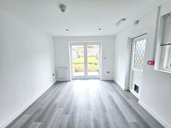 1 Bedroom Flat To Rent In Silverdale Road, Southampton, SO15