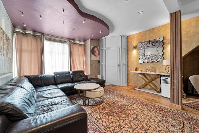 5 Bedroom Semi-Detached House For Sale In Sunnymead Road, London, NW9