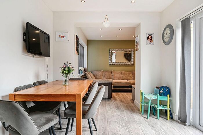 3 Bedroom Semi-Detached House For Sale In Richborough Way, Kingsnorth, TN23