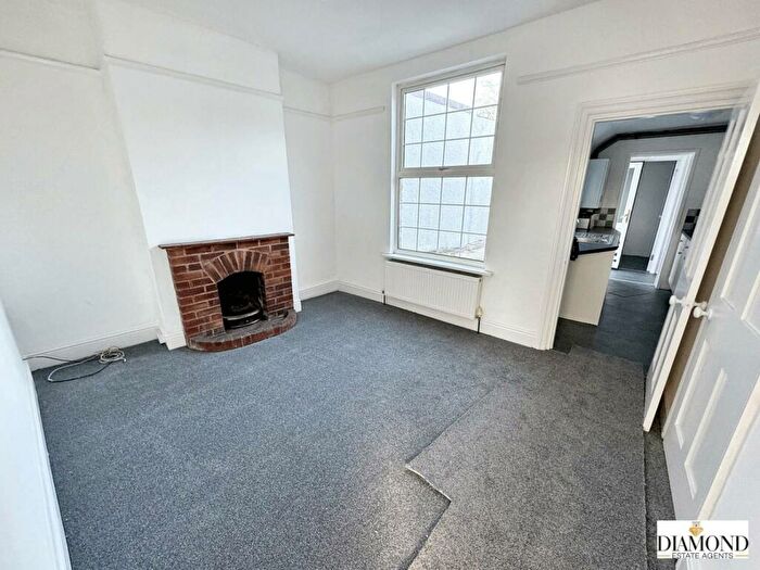 3 Bedroom End Of Terrace House For Sale In East View Place, Tiverton, Devon, EX16