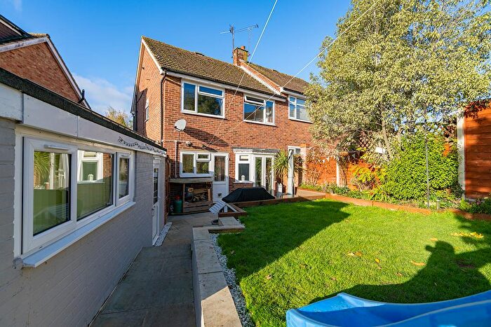 3 Bedroom Semi-Detached House For Sale In Outwood Common Road, Billericay, CM11