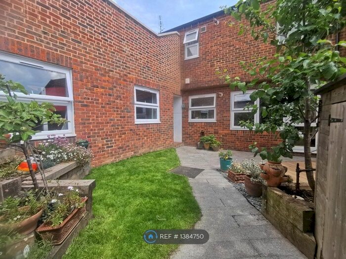 2 Bedroom Flat To Rent In Malham Road, London, SE23
