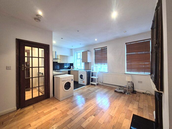 1 Bedroom Flat To Rent In Streatham High Road, London, SW16