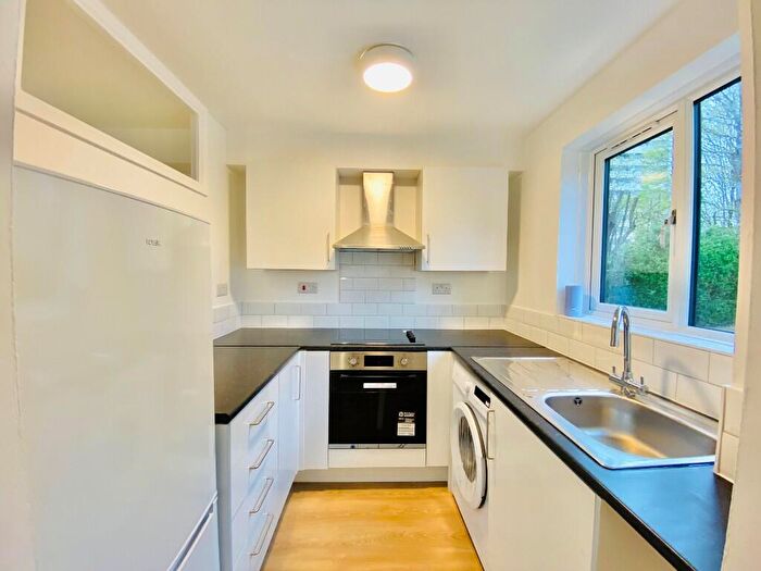 Studio To Rent In Magpie Close, Enfield, EN1