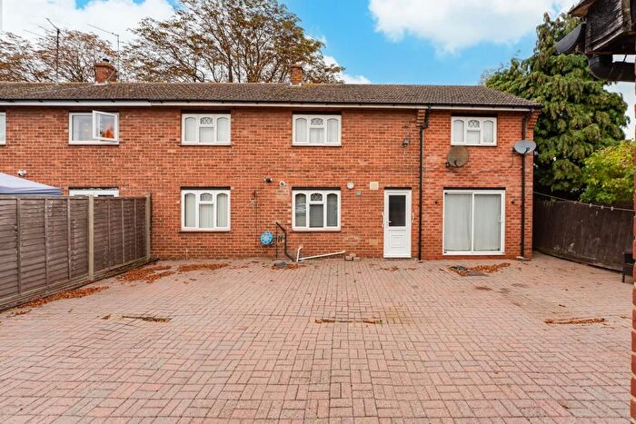 5 Bedroom Semi-Detached House For Sale In Pytchley Road, Kettering, NN15