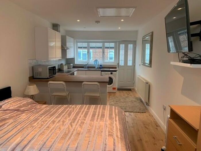 Studio To Rent In The Drive, Emsworth, PO10