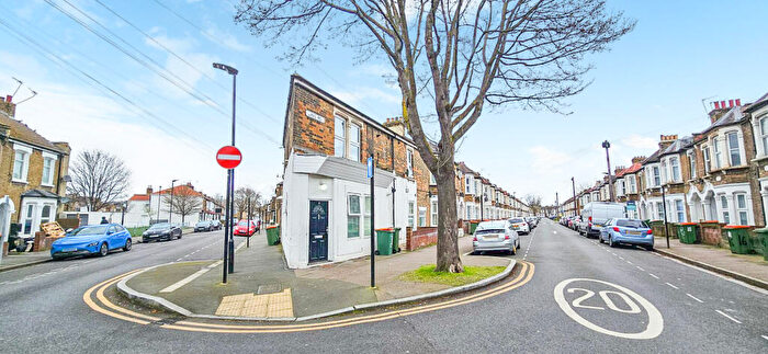 2 Bedroom Flat For Sale In Canning Town, London, E16