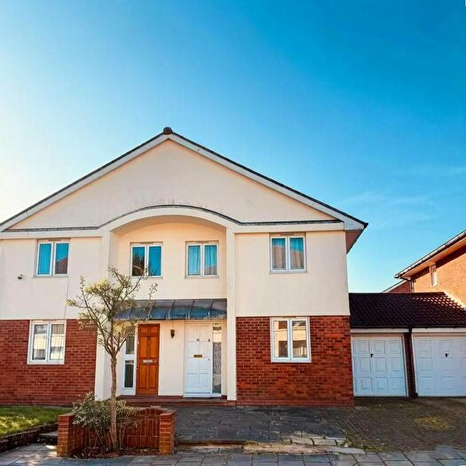 3 Bedroom Detached House To Rent In Shelley Way, Bristol, BS7
