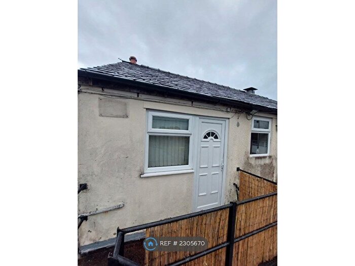 2 Bedroom Maisonette To Rent In Bury Old Road, Prestwich, Manchester, M25