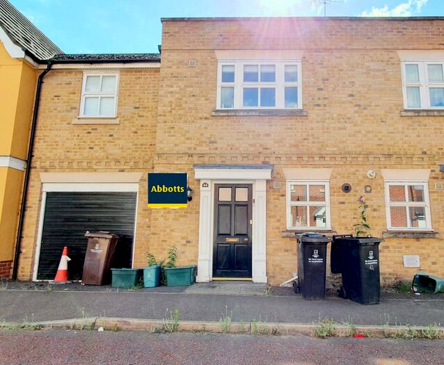 3 Bedroom House To Rent In Mascot Square, CO4