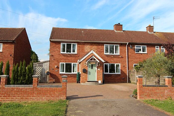 4 Bedroom Semi-Detached House For Sale In Hinwick Road, Wollaston, Wellingborough, NN29