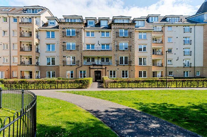 2 Bedroom Flat For Sale In / Powderhall Rigg, Powderhall, Edinburgh, EH7
