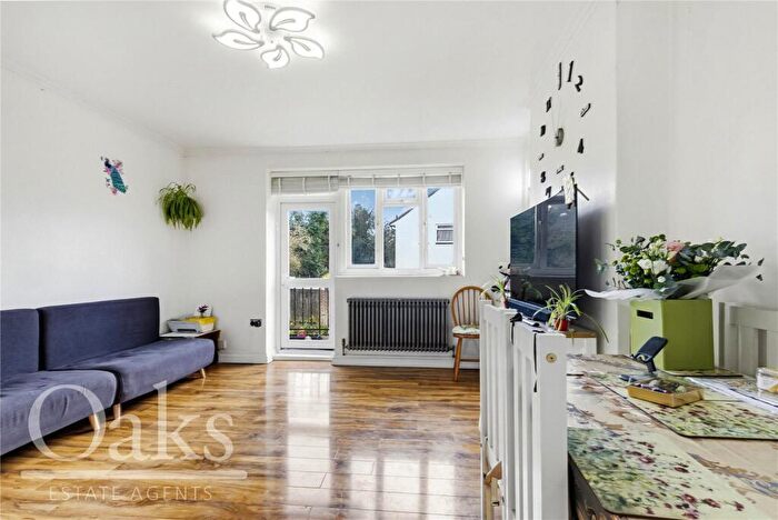 2 Bedroom Apartment For Sale In Lakeview Road, West Norwood, SE27