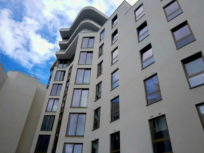 2 Bedroom Flat To Rent In St. Peters Road, Bournemouth, Dorset, BH1