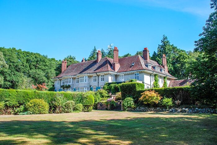 2 Bedroom Flat For Sale In Burley Road, Bransgore, Christchurch, BH23