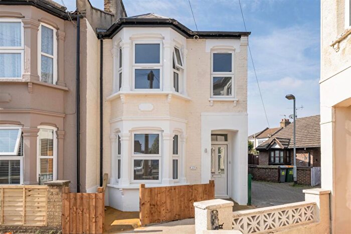 3 Bedroom End Of Terrace House For Sale In Durham Road, Canning Town, E16