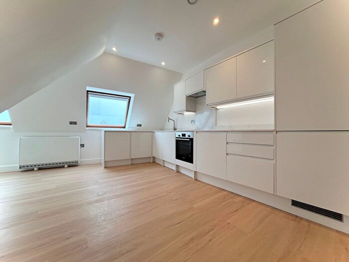 2 Bedroom Flat To Rent In Wallington, Surrey, SM6
