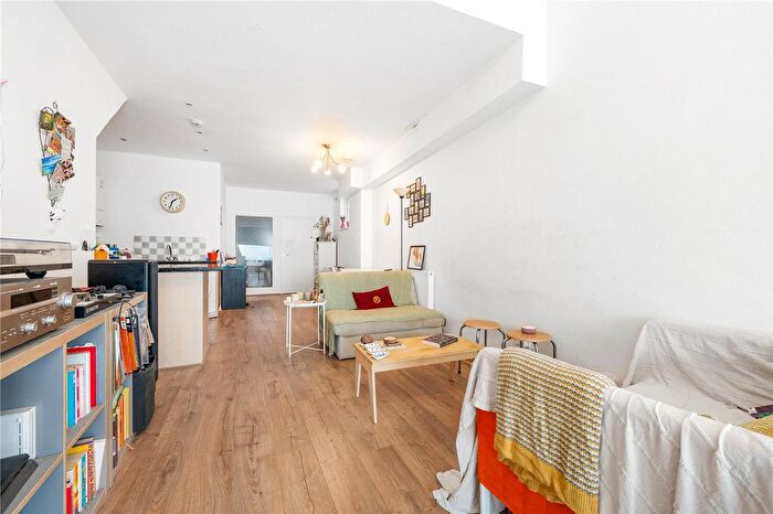 1 Bedroom Flat To Rent In Bellenden Road, Peckham Rye, London, SE15