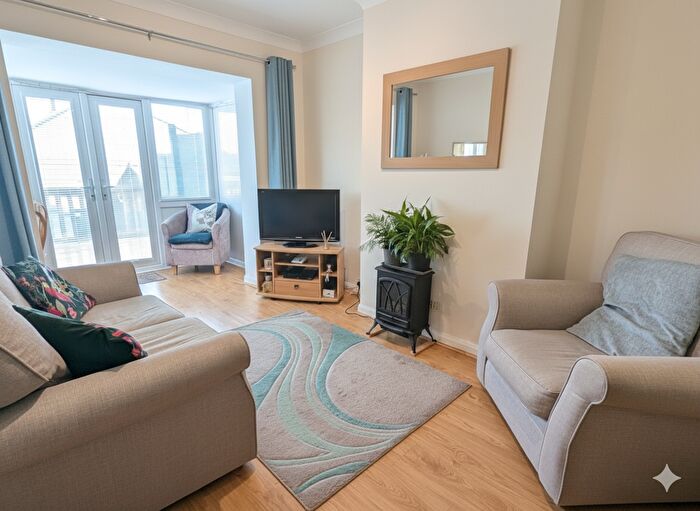 2 Bedroom Semi-Detached Bungalow For Sale In Barton Road, Paignton, TQ3