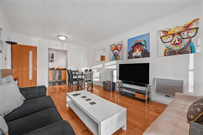 2 Bedroom Flat To Rent In Boardwalk Place, South Quay, E14