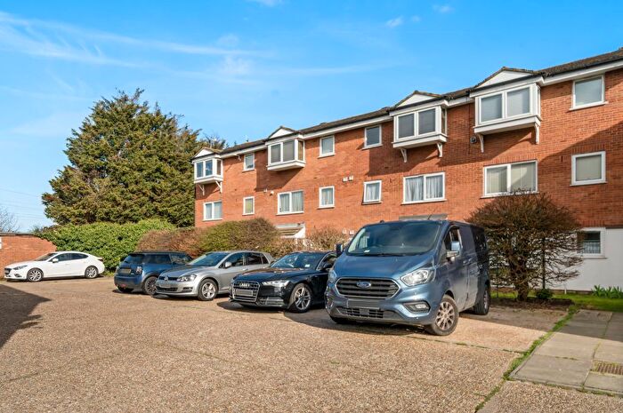1 Bedroom Flat For Sale In Braithwaite Avenue, Romford, Essex, RM7