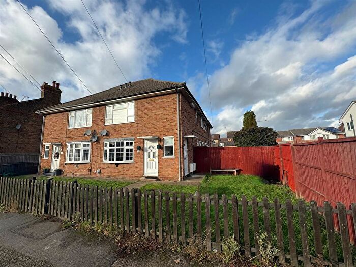 2 Bedroom Maisonette To Rent In Copland Road, Stanford-Le-Hope, SS17