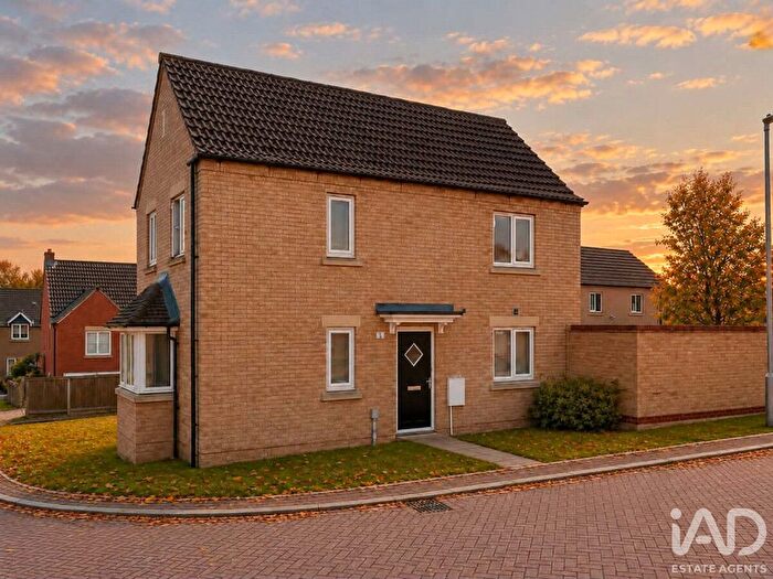 3 Bedroom Semi-Detached House For Sale In Orford Close, Ely, Cambridgeshire, CB7