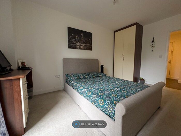 2 Bedroom Flat To Rent In Adenmore Road, London, SE6