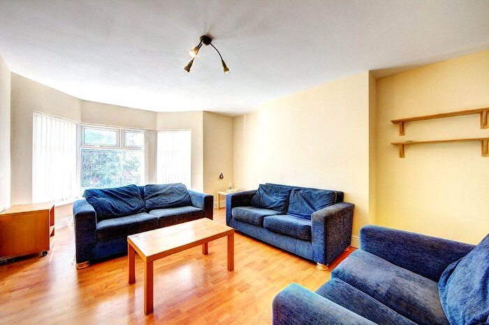 6 Bedroom Maisonette To Rent In Jesmond Road, Jesmond, Newcastle Upon Tyne, NE2