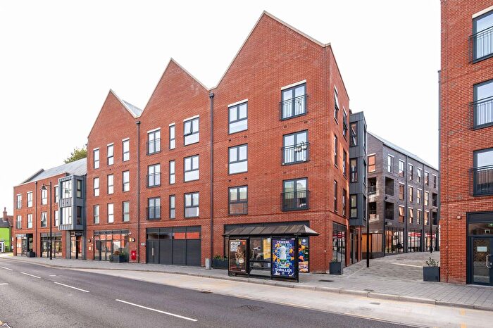 2 Bedroom Flat To Rent In Weaver Yard, Newbury, RG14