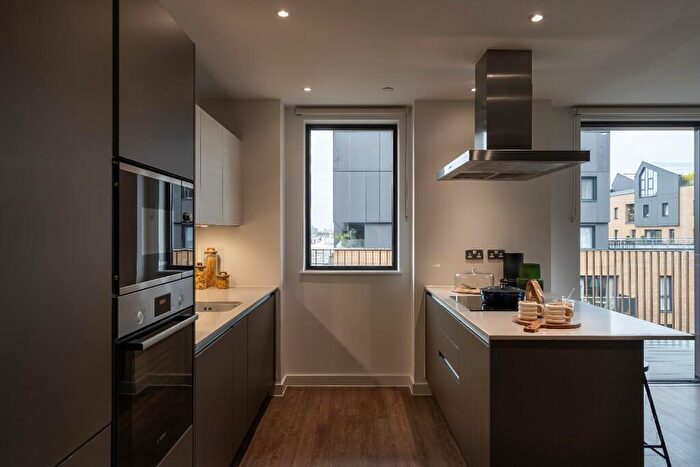 3 Bedroom Flat To Rent In Flat, Vanguard Way London, E17