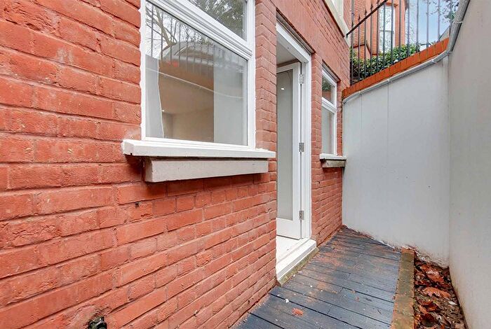 1 Bedroom Flat To Rent In Fitzjohns Avenue, Hampstead, NW3