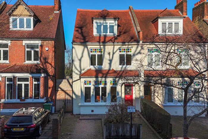 5 Bedroom Semi Detached House For Sale In Grove Park, Cambewell, SE5