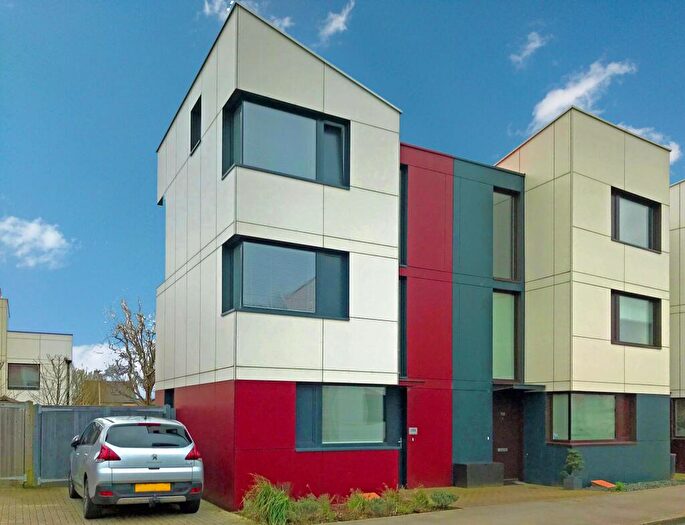 3 Bedroom End Of Terrace House To Rent In Holden Avenue, Oxley Park, MK4