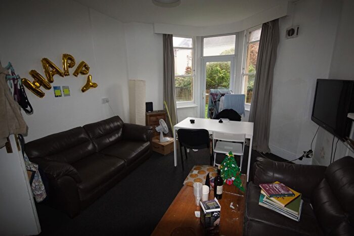 2 Bedroom Flat To Rent In Cotham Vale, Bristol, BS6