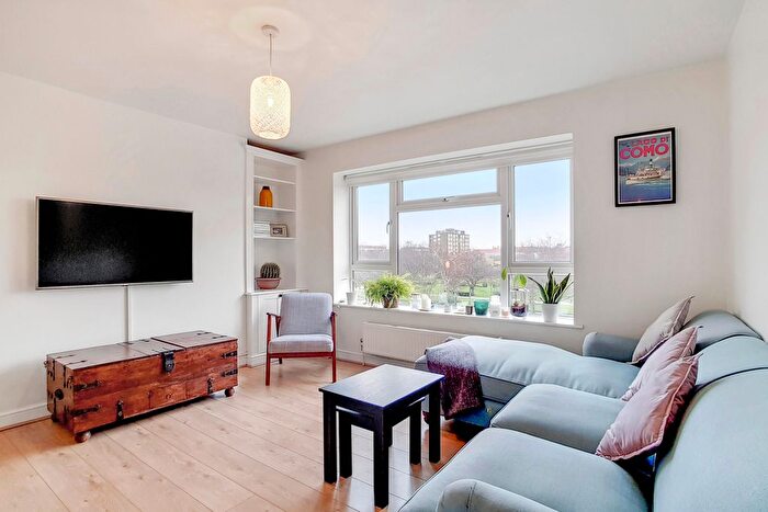 2 Bedroom Flat To Rent In Queensbridge Court, Queensbridge Road, E2