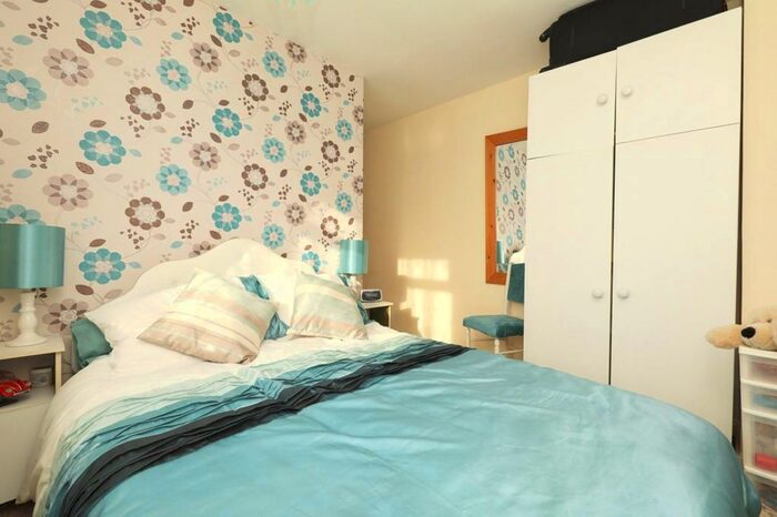 3 Bedroom Semi-Detached House For Sale In Moorland Avenue, Walkeringham, Doncaster, DN10