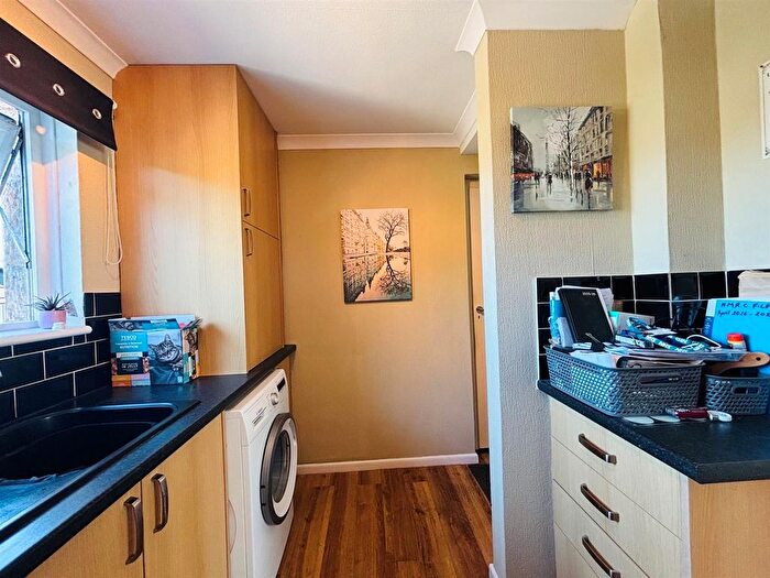 2 Bedroom End Of Terrace House For Sale In Priests Road, Swanage, BH19 - Photo 7