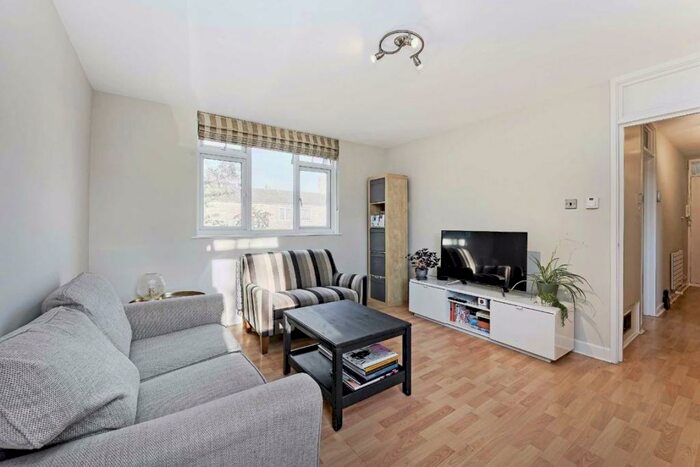 1 Bedroom Flat To Rent In Pakenham Close, Balham, SW12