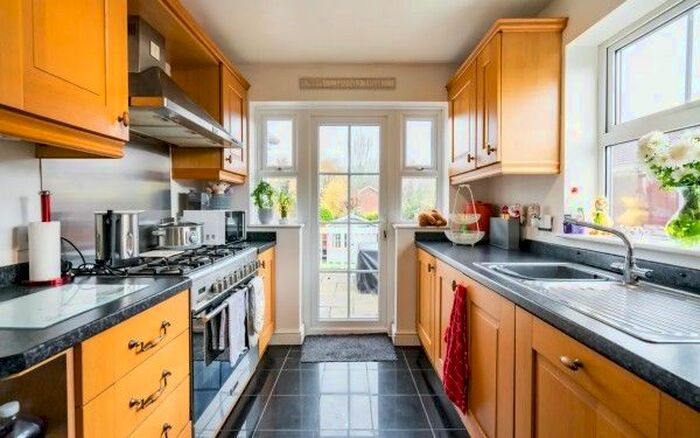 3 Bedroom End Of Terrace House To Rent In Galpins Road, Thornton Heath, CR7