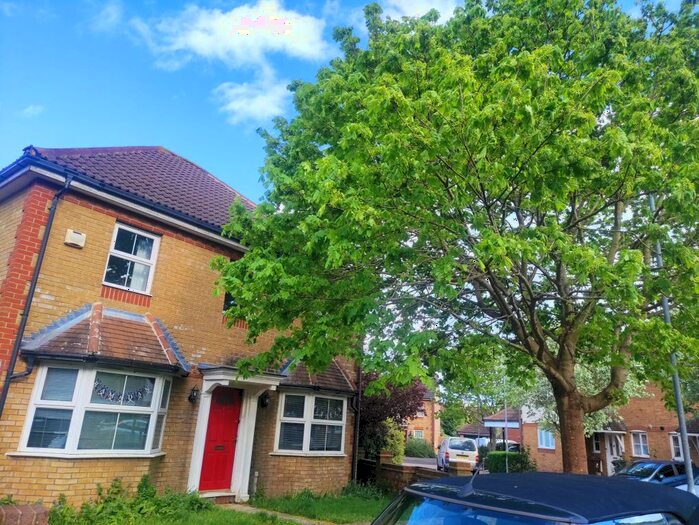 4 Bedroom Detached House To Rent In Foxglove Road, Romford, RM7