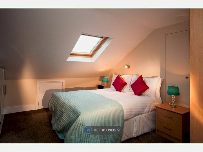 Studio To Rent In Coningham Road, London, W12