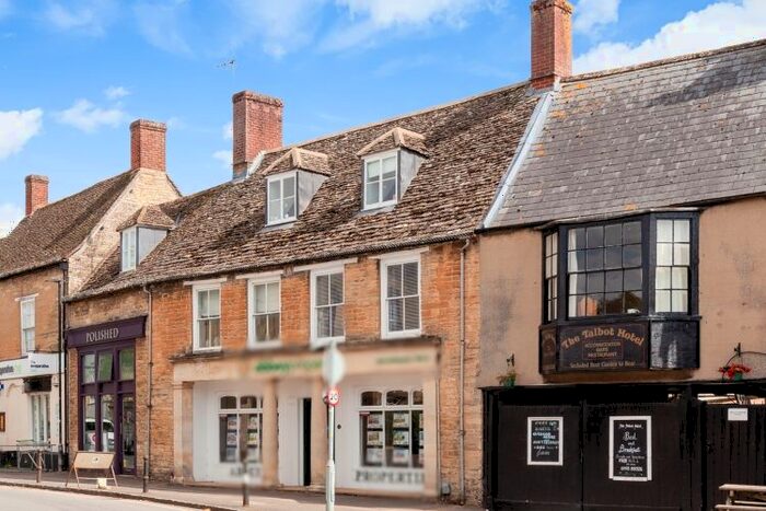 1 Bedroom Flat To Rent In Market Square, Bampton, OX18