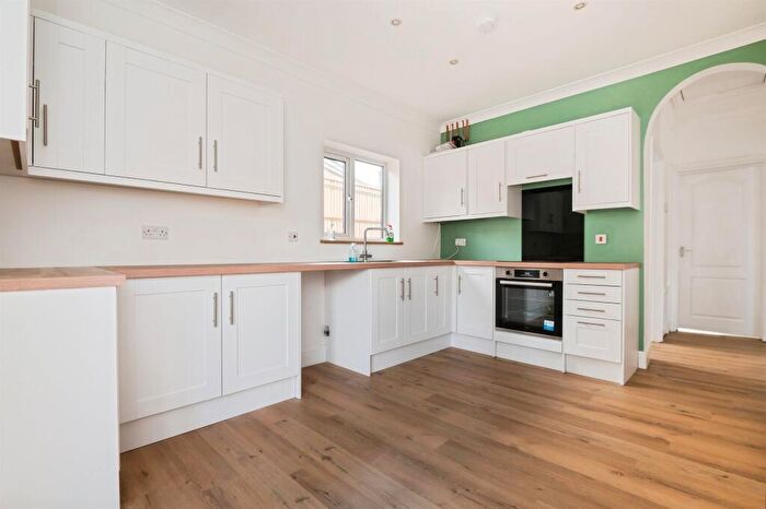 2 Bedroom Detached Bungalow For Sale In Caxton Avenue, Southampton, SO19