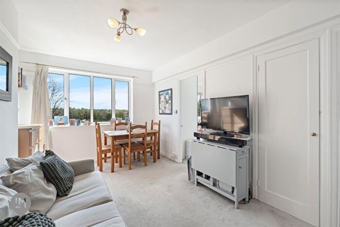 1 Bedroom Flat For Sale In Kimber Road, London, SW18