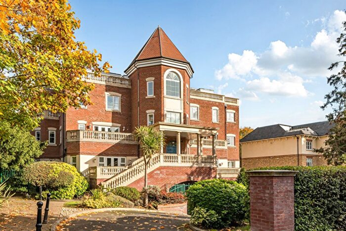 2 Bedroom Flat For Sale In Village Road, Enfield, EN1