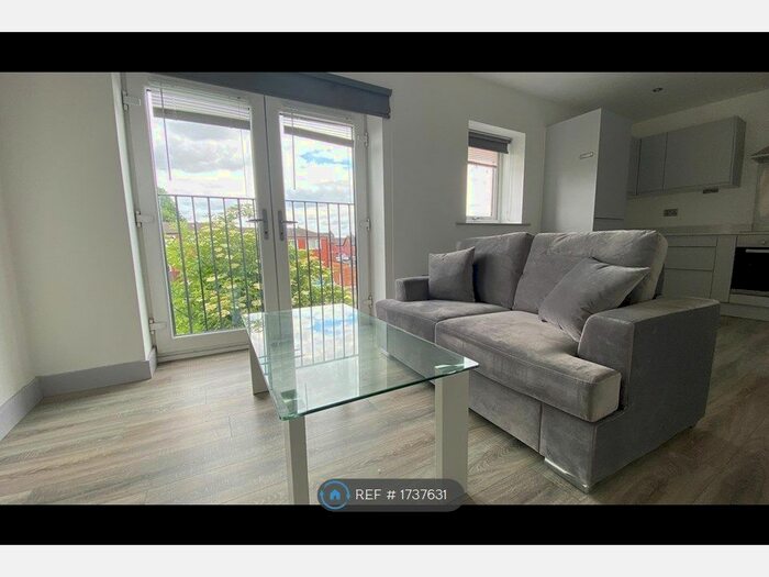 2 Bedroom Flat To Rent In Trinity Court, Leeds, LS9