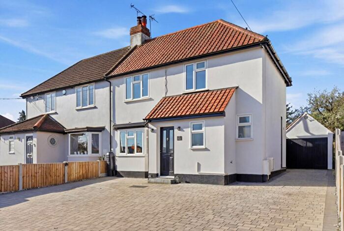 3 Bedroom Semi-Detached House For Sale In Burnthouse Lane, Ingatestone, CM4