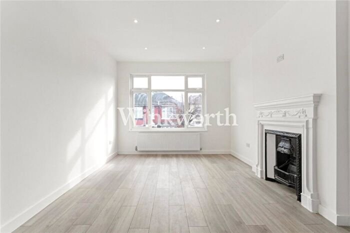 2 Bedroom Apartment For Sale In Sidney Avenue, London, N13