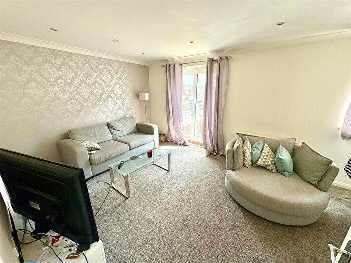2 Bedroom Flat For Sale In Vectis Way, Cosham, PO6